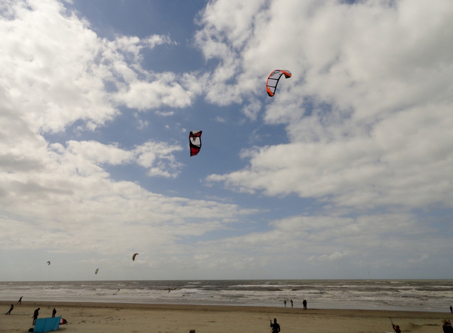 kitesurfers Noordwijk